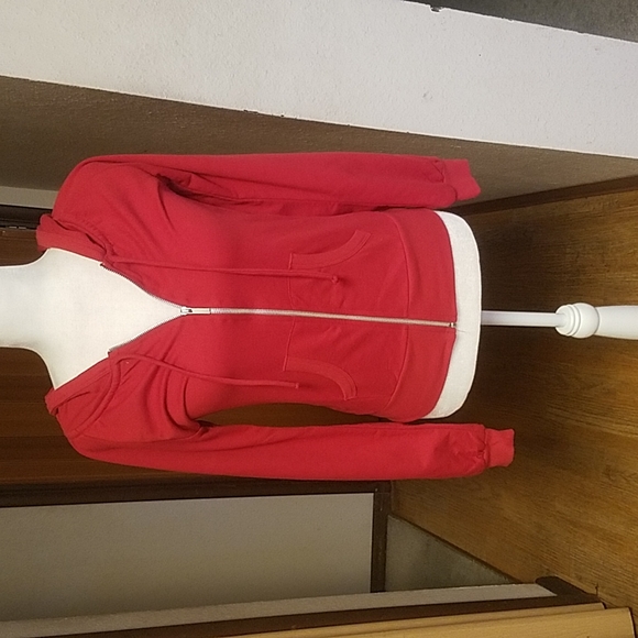 TRESICS RED SWEATSHIRT - Picture 1 of 4